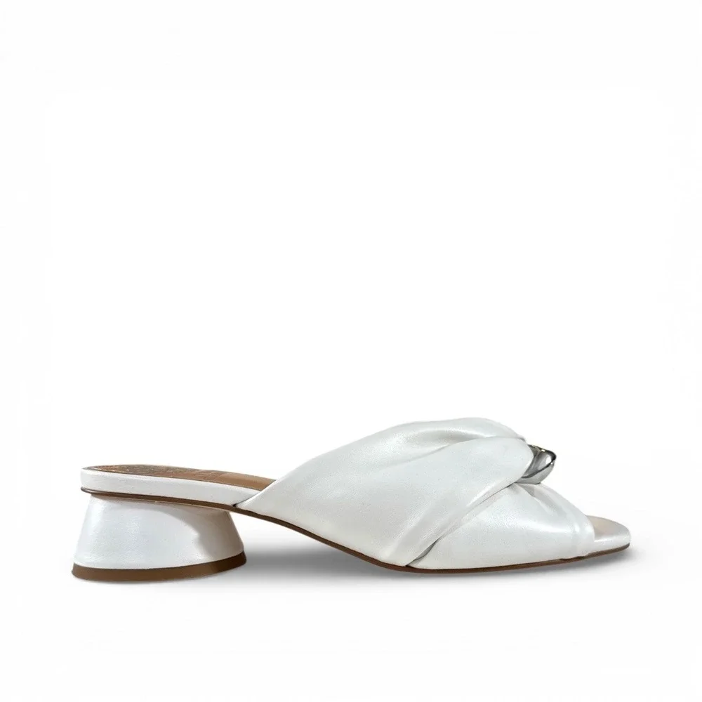 Vince Camuto Liane Off-White Nappa Leather Twisted Ring Block Heel Sandals 8 EUC